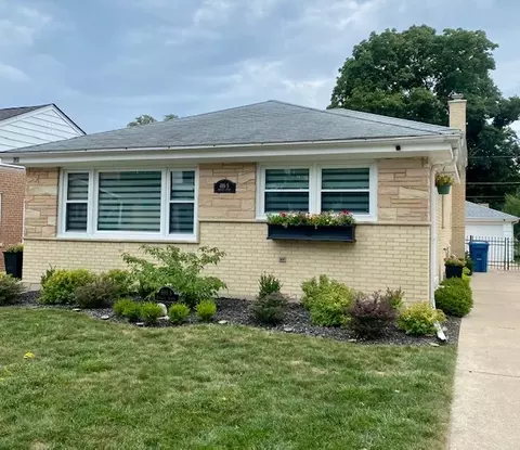 689 S Berkley Ave, Elmhurst, IL 60126