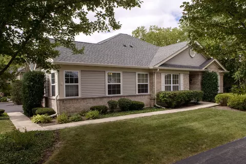 2116 Carillon Dr, Grayslake, IL 60030