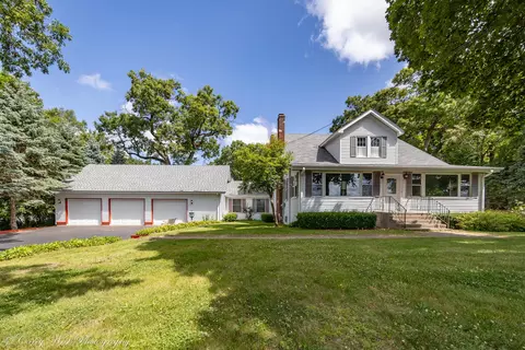 150 W Oak Knoll Dr, Hampshire, IL 60140