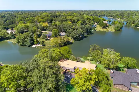 130 S Hills Dr, Tower Lakes, IL 60010