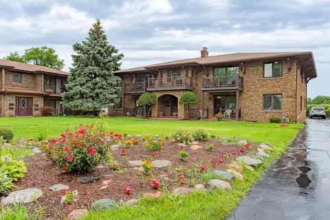 209 E Irving Park Rd #2S, Itasca, IL 60143