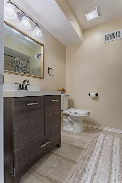 209 E Irving Park Rd #2S, Itasca, IL 60143 photo 9