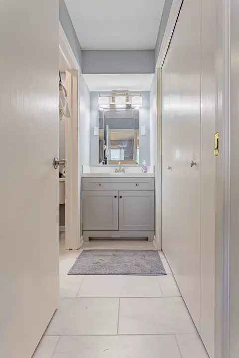 209 E Irving Park Rd #2S, Itasca, IL 60143 photo 11