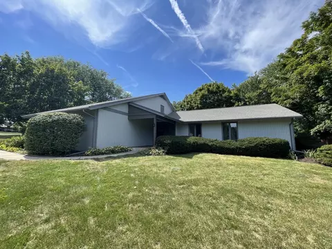 6123 Deepwood Dr, Cherry Valley, IL 61016 photo 2