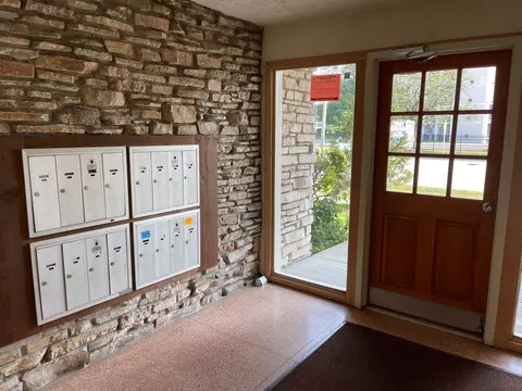 8876 Golf Rd #1D, Des Plaines, IL 60016 photo 2