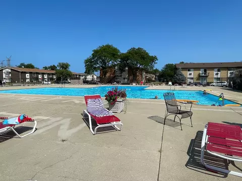 8876 Golf Rd #1D, Des Plaines, IL 60016 photo 13