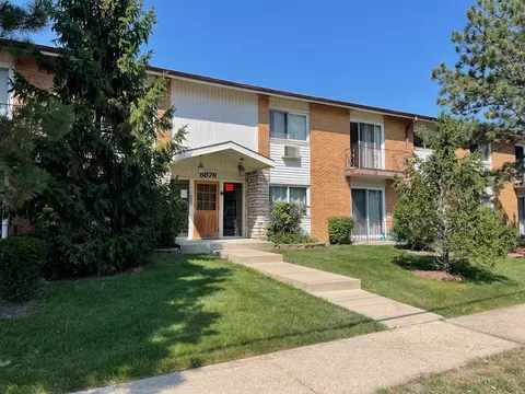 8876 Golf Rd #1D, Des Plaines, IL 60016