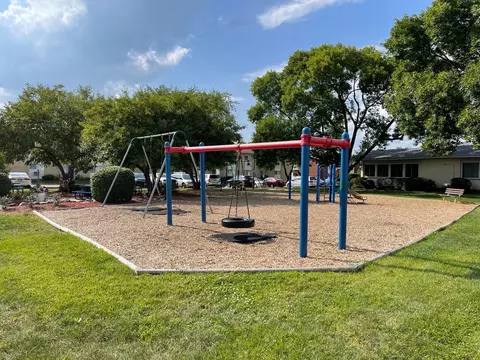 8876 Golf Rd #1D, Des Plaines, IL 60016 photo 11