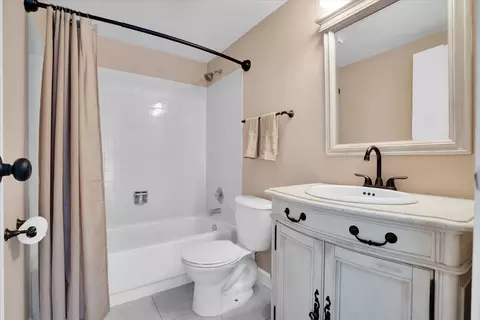 5550 Astor Ln #315, Rolling Meadows, IL 60008 photo 12