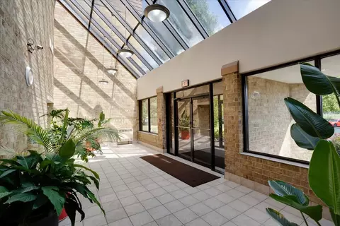5550 Astor Ln #315, Rolling Meadows, IL 60008 photo 2
