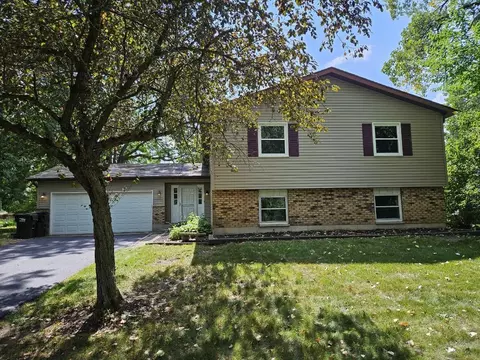 9203 Arthur St, Crystal Lake, IL 60014