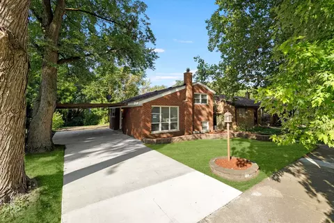2941 Everett St, Blue Island, IL 60406