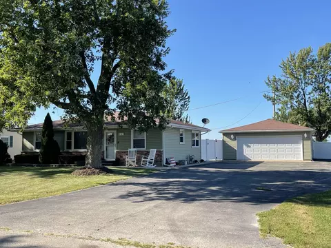 101 3rd St, Buckingham, IL 60917 photo 2