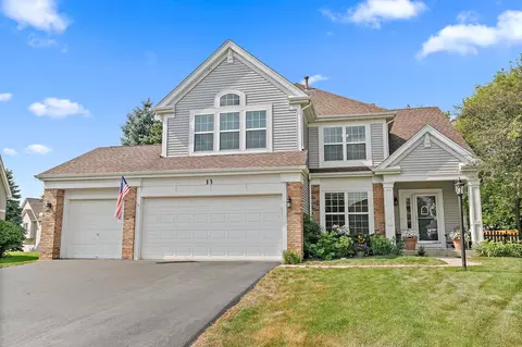 13 Royal Oak Ct, Lake In The Hills, IL 60156