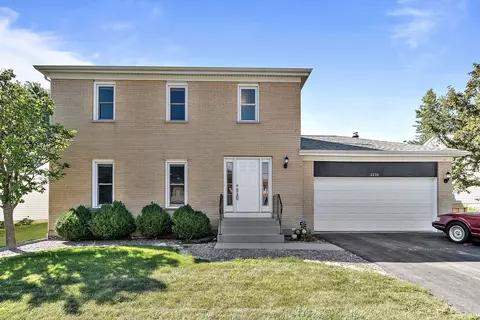 2255 Ridge Ave, Aurora, IL 60504