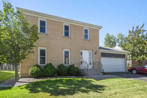 2255 Ridge Ave, Aurora, IL 60504 photo 2