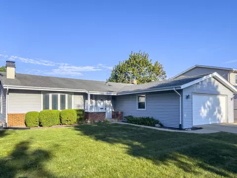 1112 S Oakwood Dr, Mount Prospect, IL 60056