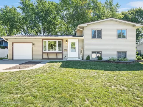 722 Wiltshire Ct, Crystal Lake, IL 60014