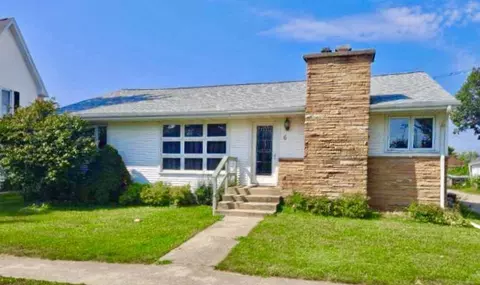 6 E 7th St, Milledgeville, IL 61051