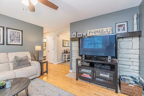 306 N Kent Rd, Mchenry, IL 60051 photo 17
