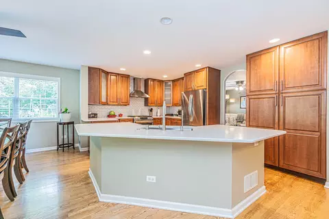306 N Kent Rd, Mchenry, IL 60051 photo 8