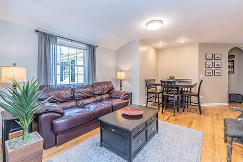 306 N Kent Rd, Mchenry, IL 60051 photo 3