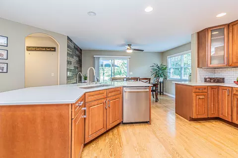 306 N Kent Rd, Mchenry, IL 60051 photo 6