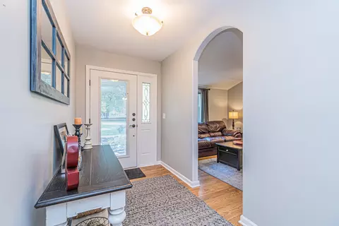 306 N Kent Rd, Mchenry, IL 60051 photo 2