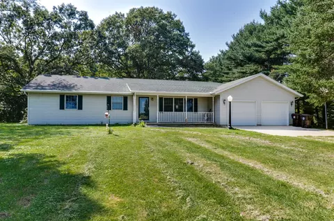 9283 Liberty Rd, Farmer City, IL 61842
