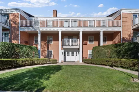 90 6th Ave #310, La Grange, IL 60525