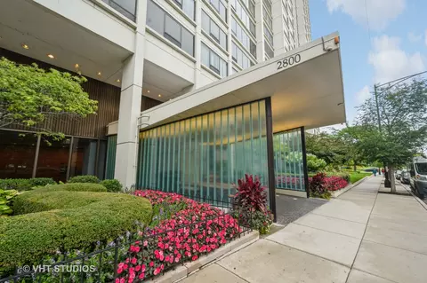 2800 N Lake Shore Dr #306, Chicago, IL 60657