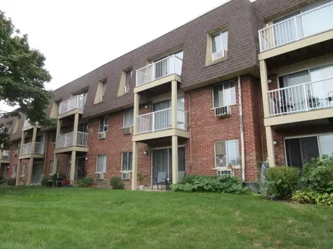 5 Villa Verde Dr #113, Buffalo Grove, IL 60089