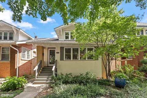 1022 S Kenilworth Ave, Oak Park, IL 60304