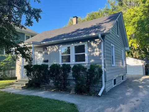 706 Hammond Ave, Aurora, IL 60506