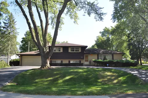 440 Linden Ct, Frankfort, IL 60423