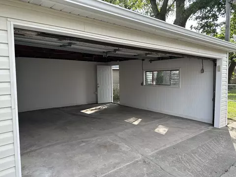 Undisclosed, Phoenix, IL 60426 photo 31