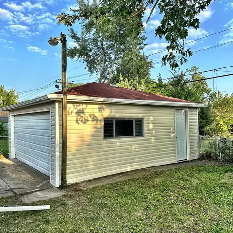 Undisclosed, Phoenix, IL 60426 photo 4