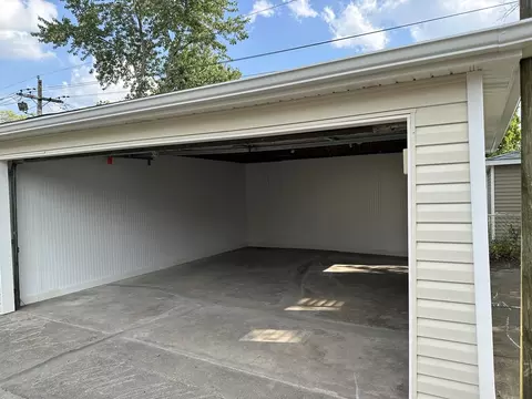 Undisclosed, Phoenix, IL 60426 photo 29