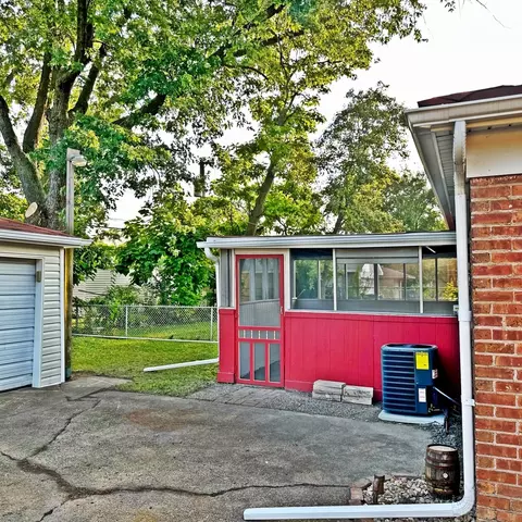 Undisclosed, Phoenix, IL 60426 photo 5