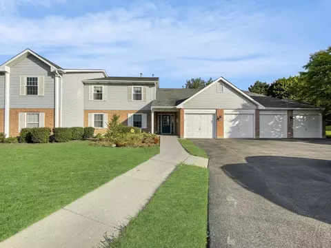 875 Golf Course Rd #4, Crystal Lake, IL 60014