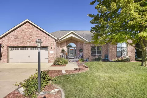 1824 Deerfield Dr, Morton, IL 61550