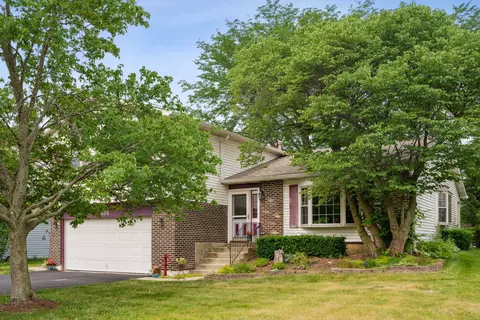 184 Surrey Dr, Carol Stream, IL 60188