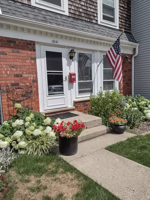 1841 Wellington Pl, Hoffman Estates, IL 60169