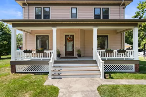 207 S Hayes St, Philo, IL 61864 photo 2