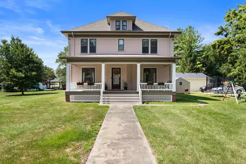 207 S Hayes St, Philo, IL 61864
