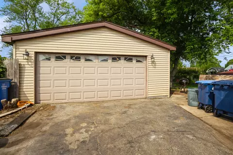 2740 Rusty Dr, Des Plaines, IL 60018 photo 9