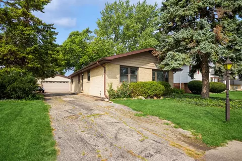 2740 Rusty Dr, Des Plaines, IL 60018