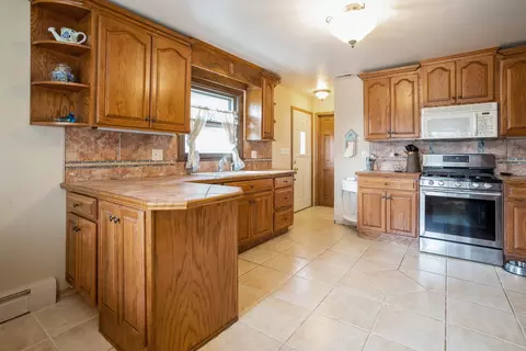 2740 Rusty Dr, Des Plaines, IL 60018 photo 3