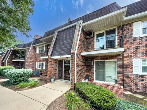 2331 Ogden Ave #11, Downers Grove, IL 60515