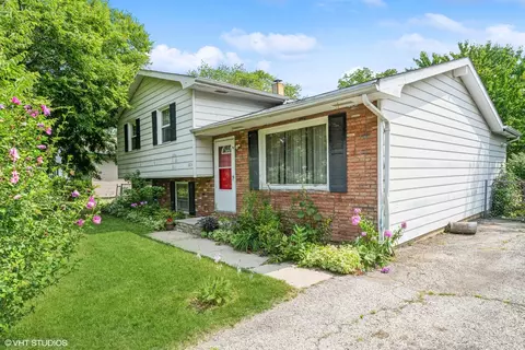 1815 Gilead Ave, Zion, IL 60099